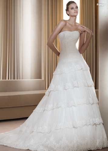 Modelo Fuego Pronovias 2011