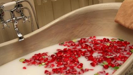 Un baño de leche Un baño de leche